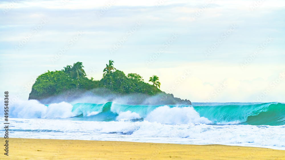 Playa Cocles日出，美丽的热带加勒比海滩，波多黎各维埃霍，哥斯达黎加东海岸和