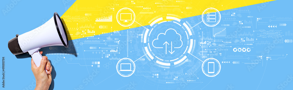 手持白色扩音器的云计算