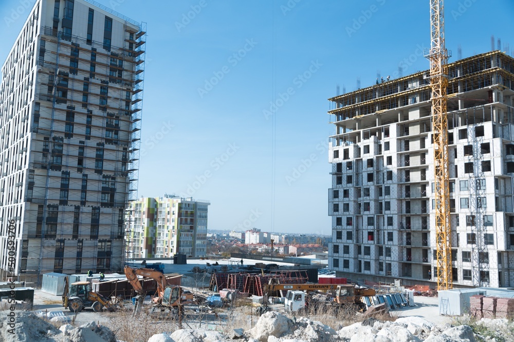 天空背景下的住宅建筑群