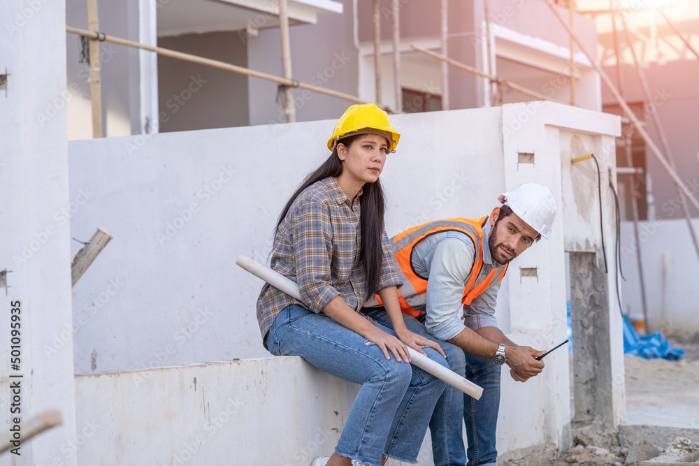 工程师和建筑师在施工现场压力很大，他在工作中有问题，工程c