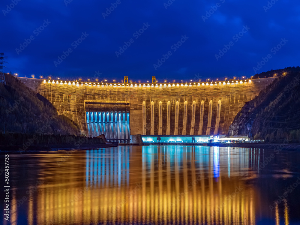 水电站800英尺混凝土拱坝的夜景
1791185987,书法旧纸。黄色古代羊皮纸。用于写作、学习和教育。纸