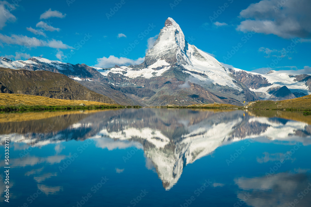 瑞士斯特利塞湖马特洪峰倒影的壮丽景色