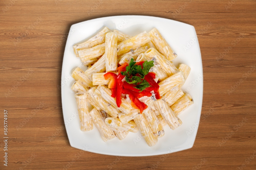 Mix corn pasta with chees and vegetable on plate.