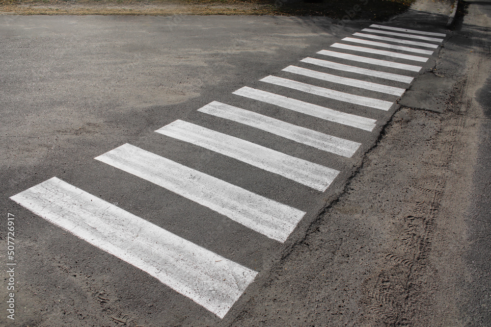 道路上的新斑马线