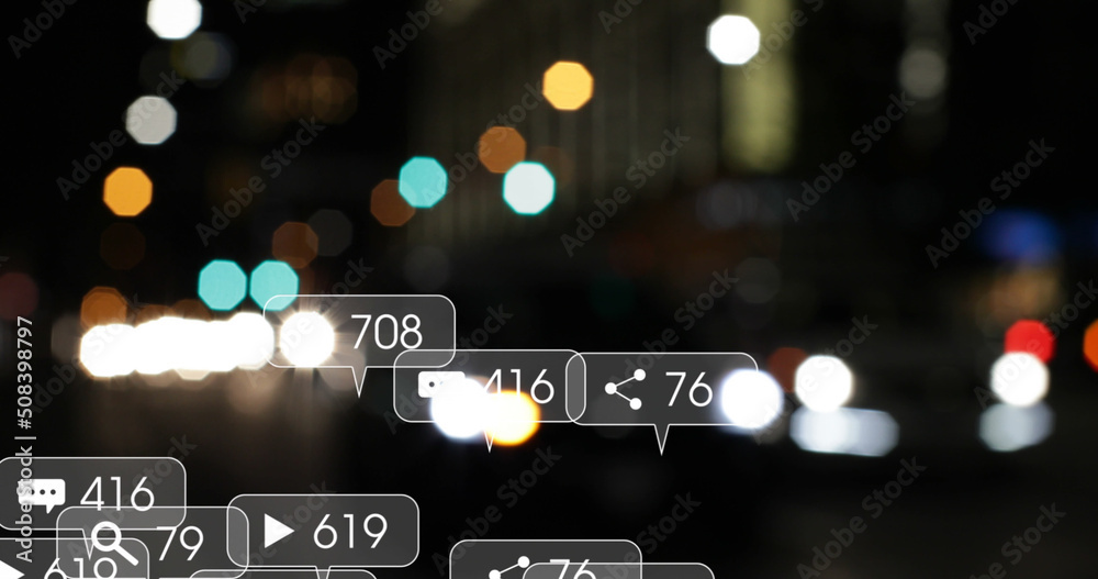 社交媒体图标和数字在焦点不集中的城市和红绿灯上的图像
