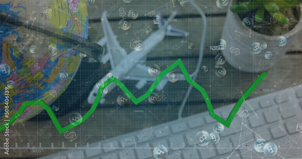 绿色图形在比特币符号上相对于地球仪、平面模型和键盘移动
