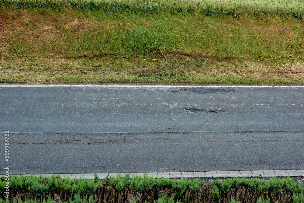 道路上的漏洞，损坏，修复