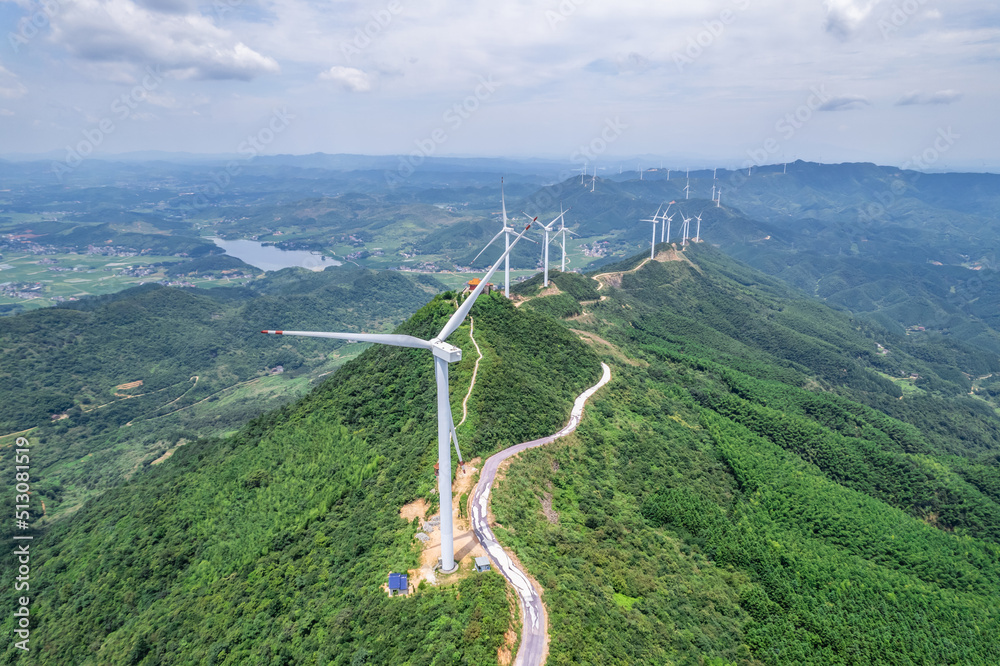 山上的电动风车