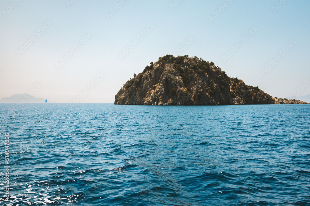 土耳其爱琴海和岩石岛景观自然目的地夏季美丽的旅游风景