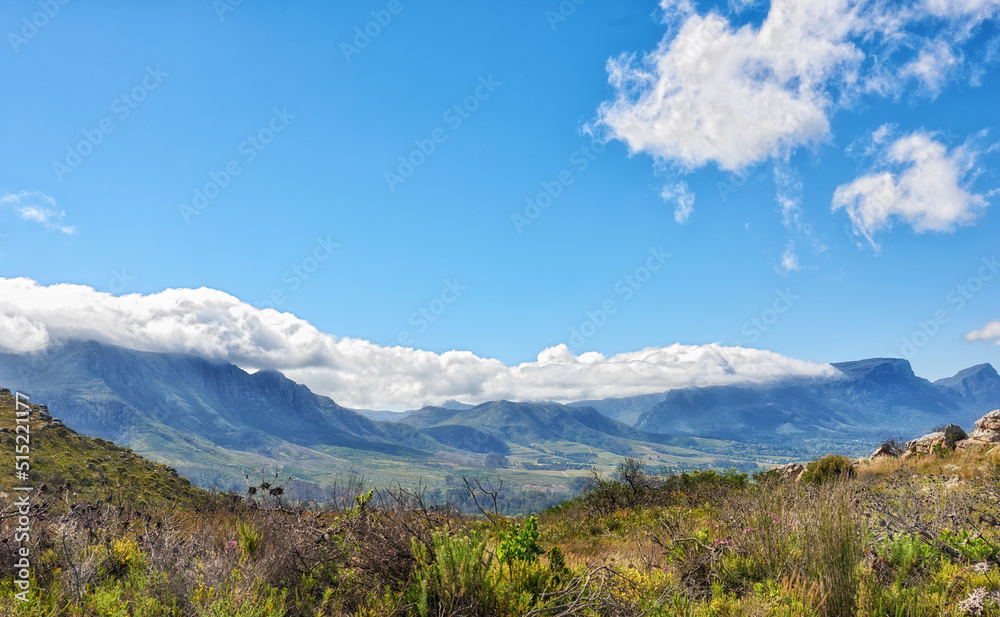 风景，蓝色多云的天空，复制南非西开普省桌山的空间。Ste