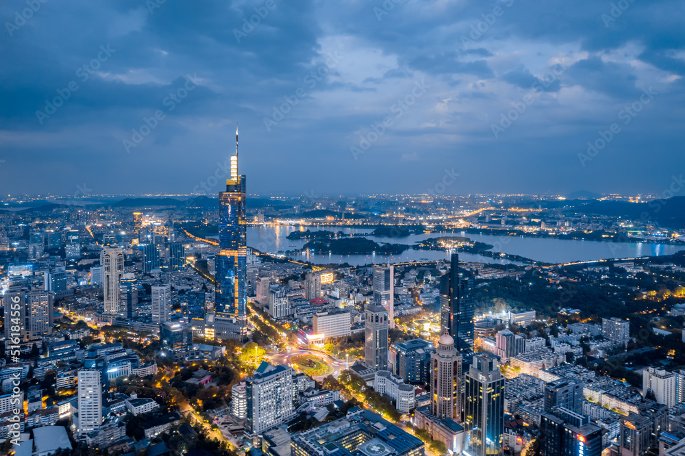 中国江苏南京紫峰塔和城市天际线夜景