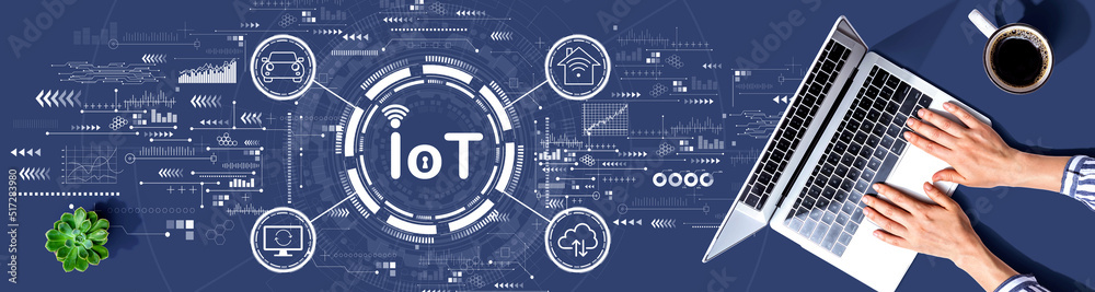 使用笔记本电脑的人的物联网主题