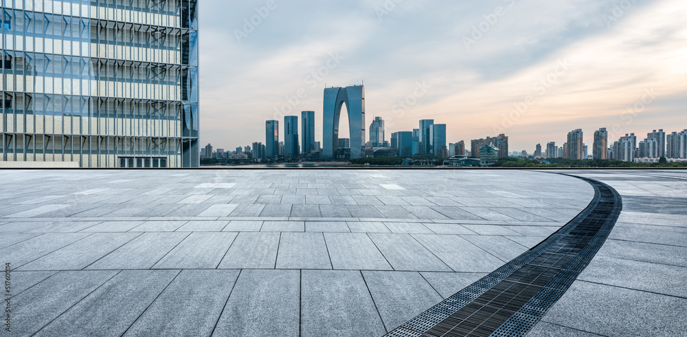 中国苏州城市天际线和空层现代建筑的全景。