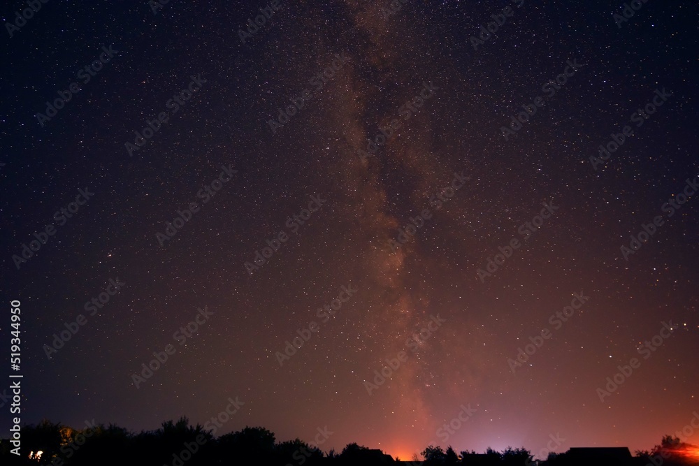 夜空。银河系抽象的黑暗背景。