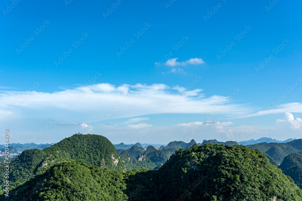 仰望天空云朵背景