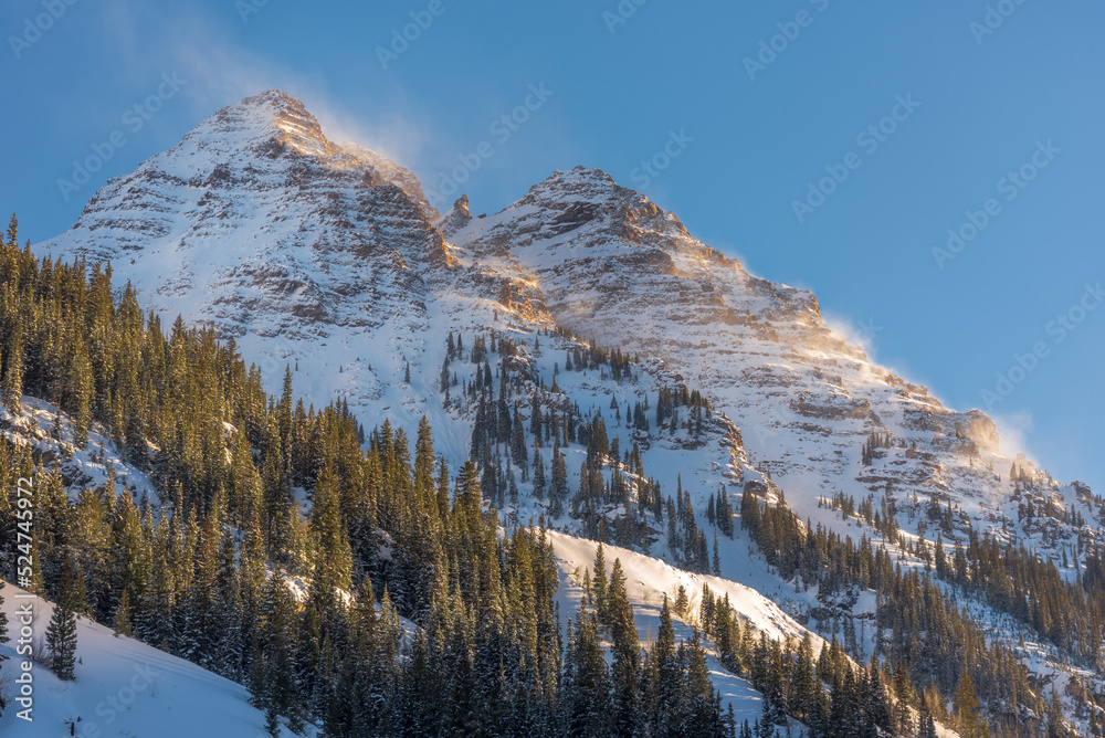 美国科罗拉多州阿斯彭白雪皑皑的山脉