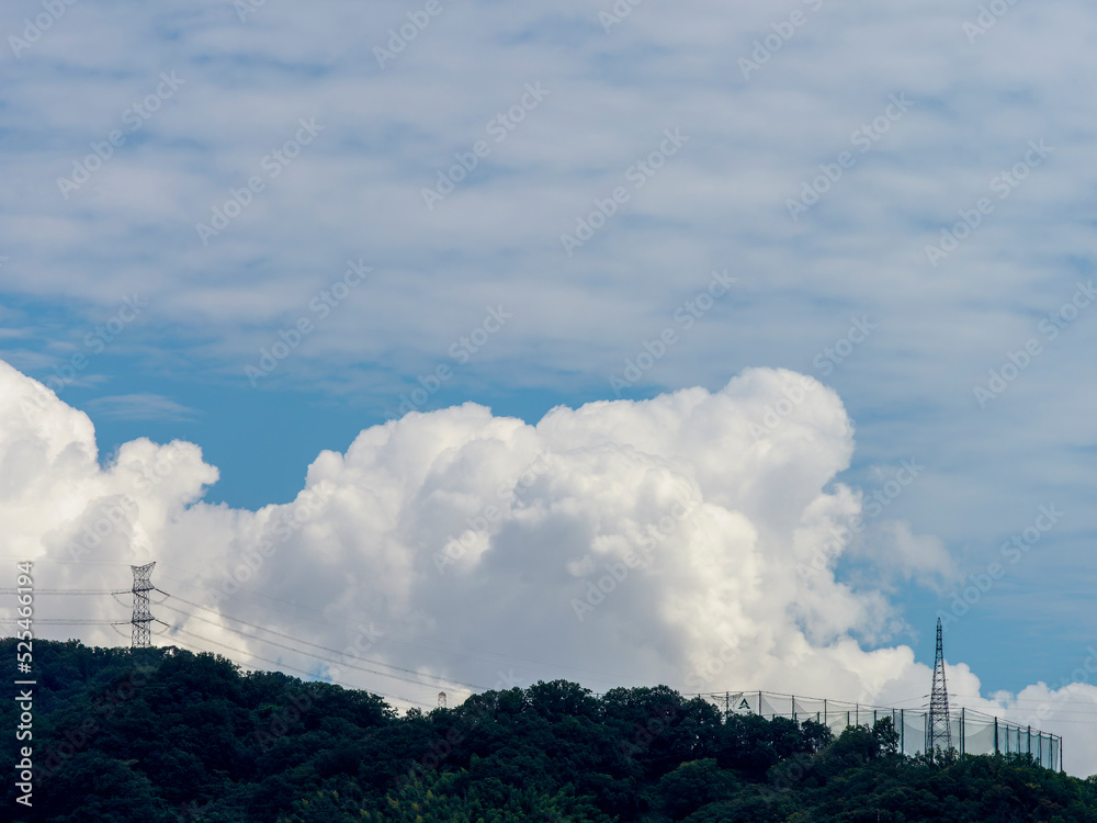 山の上の積乱雲