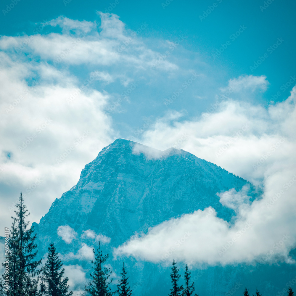 冬季低角度山景