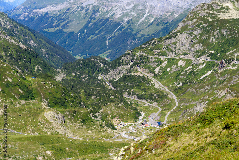 瑞士山口Sustenpass的山口公路可欣赏到美丽的山脉全景