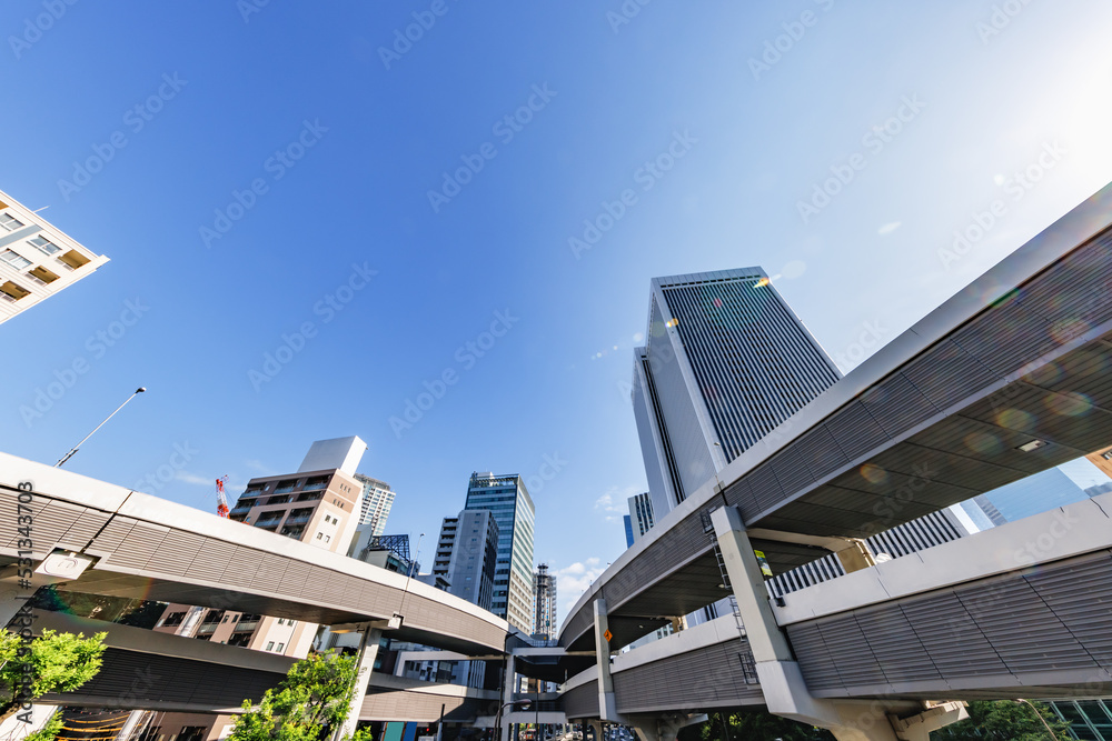 朝の光が綺麗な東京の街並み