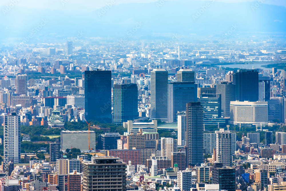 高層ビルの上から見える大阪の街並み