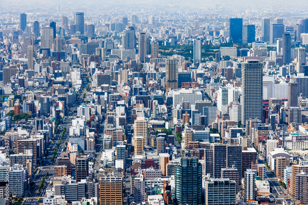 高層ビルの上から見える大阪の街並み