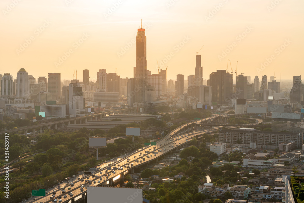 泰国曼谷的城市天际线和摩天大楼。曼谷的美景