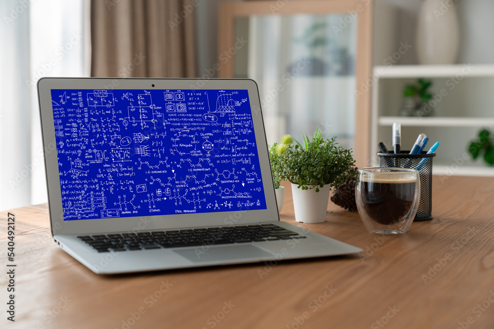 计算机屏幕上显示科学和教育概念的数学方程和时髦公式