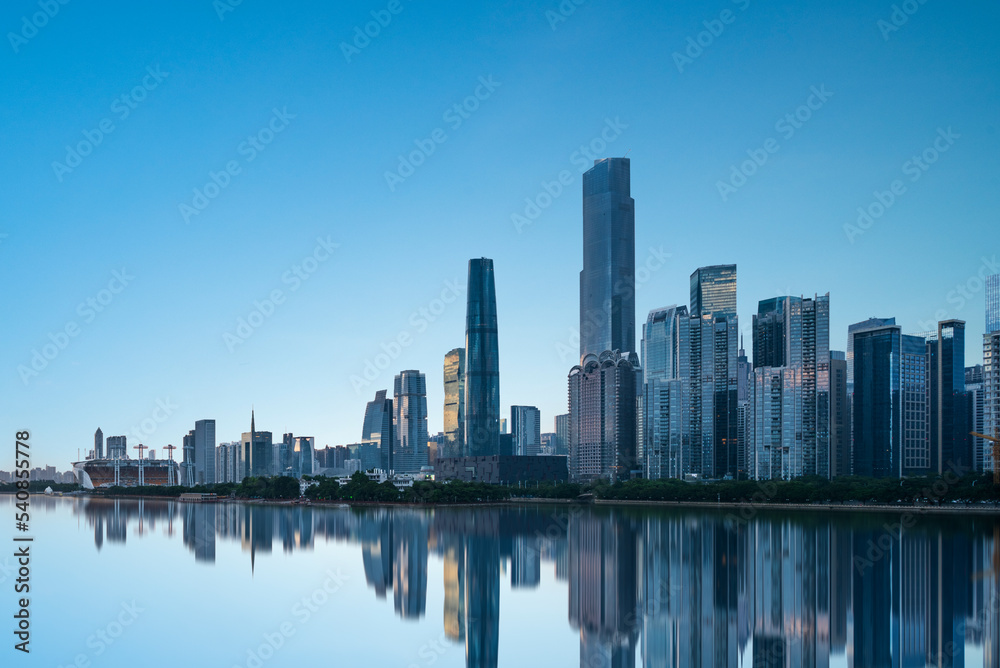 中国广州现代城市天际线夜景