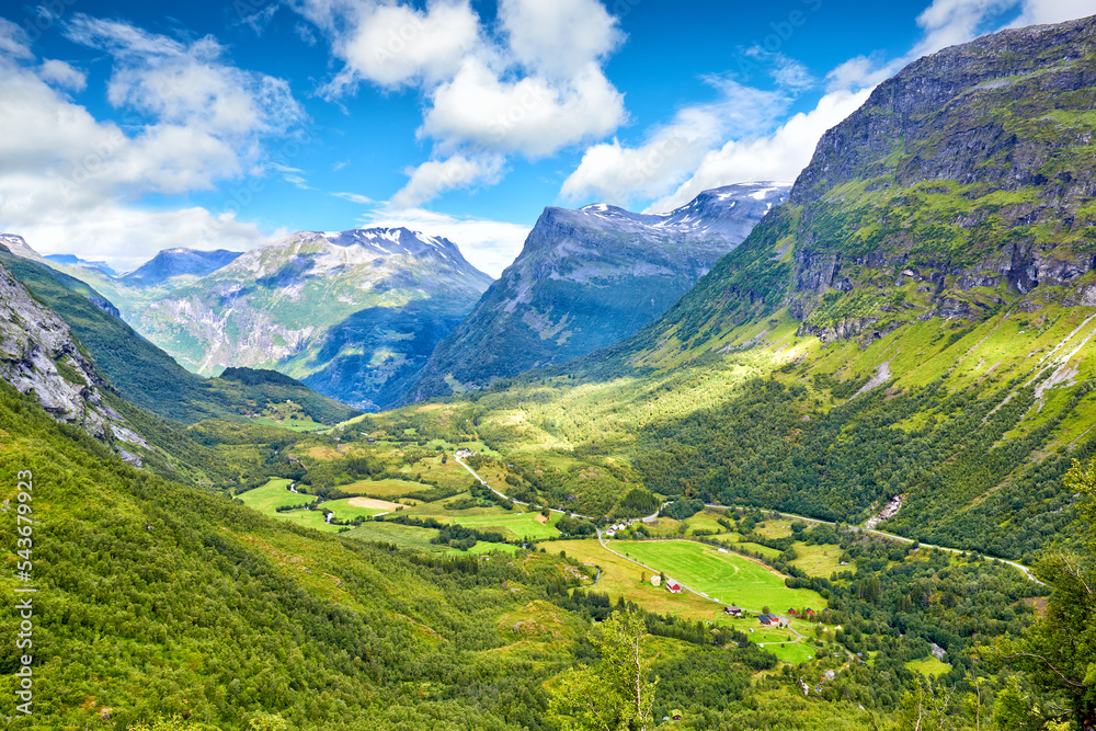 挪威盖兰格峡湾和山谷的风景