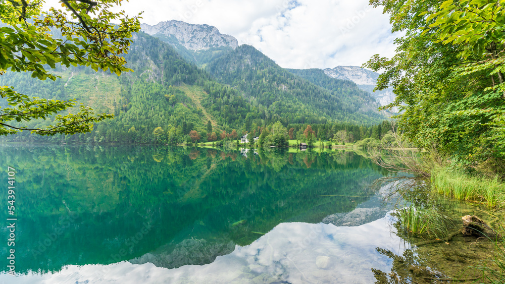 奥地利阿尔卑斯山的Vorderer Langbathsee