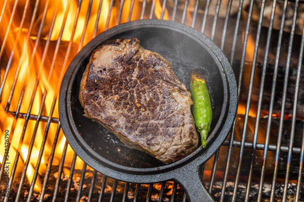 ステーキ　Bake beef steak outdoors, at a campsite