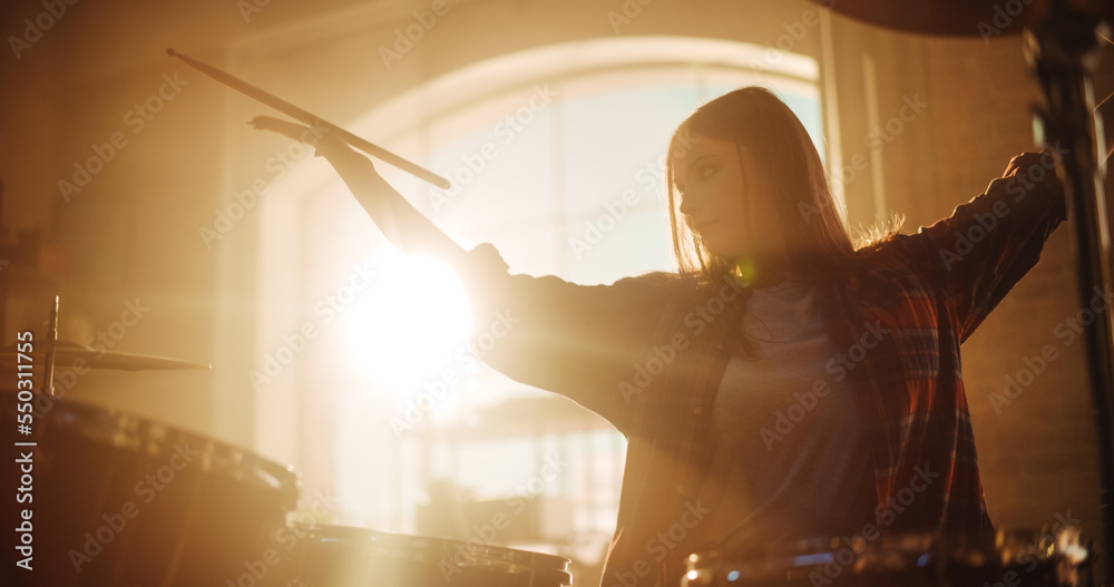 Close Up Portrait of an Expressive Drummer Girl Playing Drums in a Loft Music Rehearsal Studio Fille