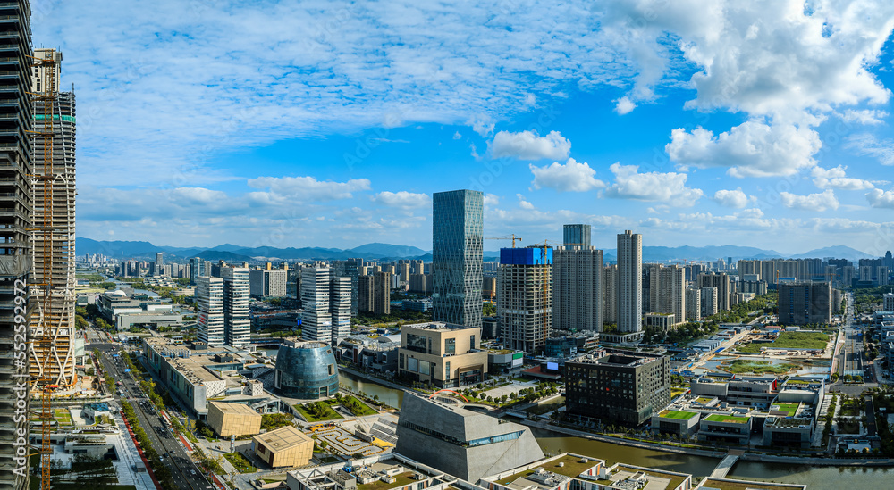 中国浙江省宁波市城市天际线和现代建筑景观鸟瞰图。