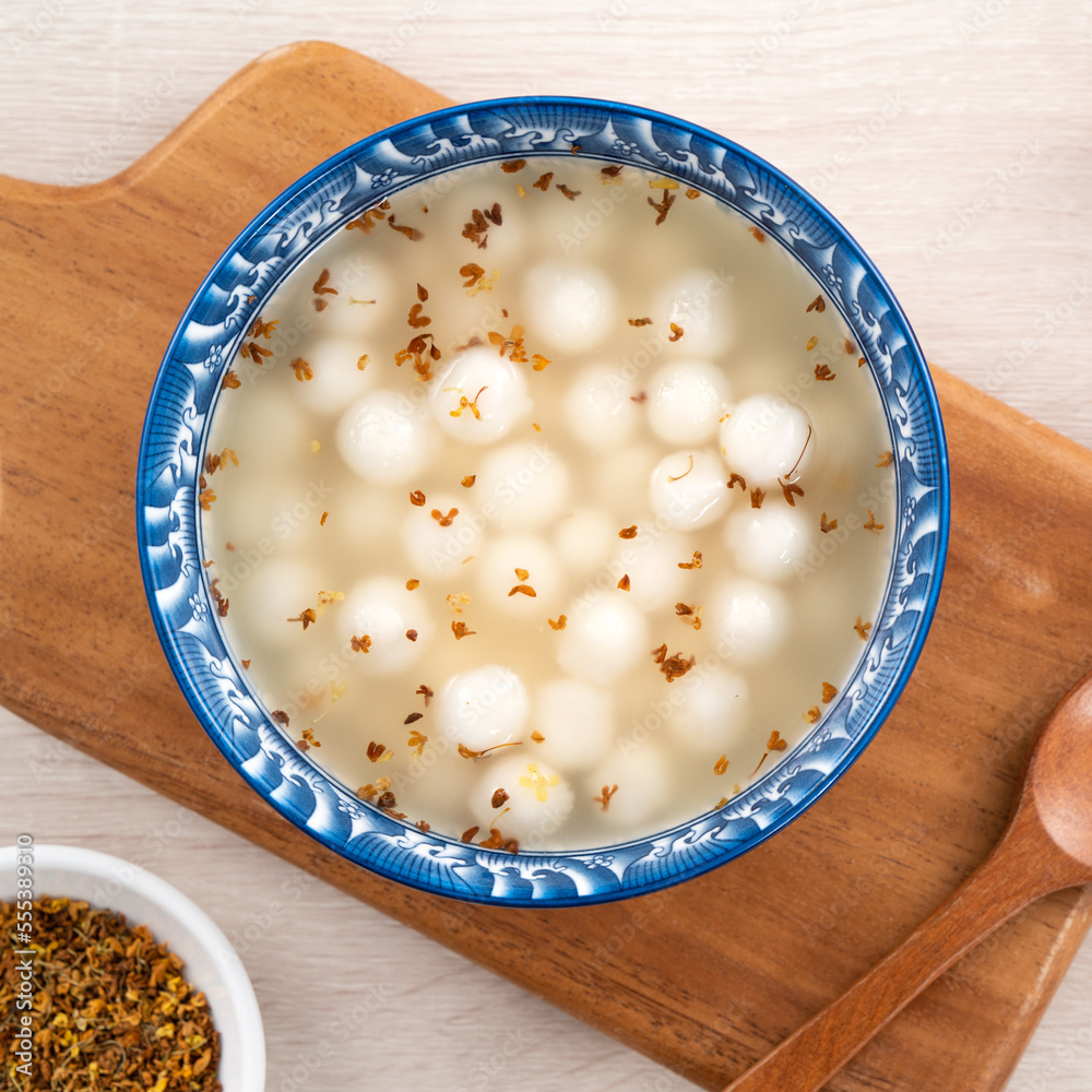 Little white tangyuan with sweet osmanthus honey and syrup soup.