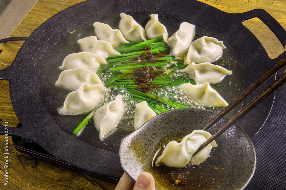 水餃子　Chinese food boiled pot stickers