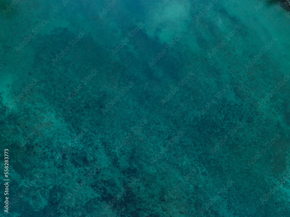 海面鸟瞰图，蓝色海浪和水面纹理的鸟瞰图蓝色海水背景