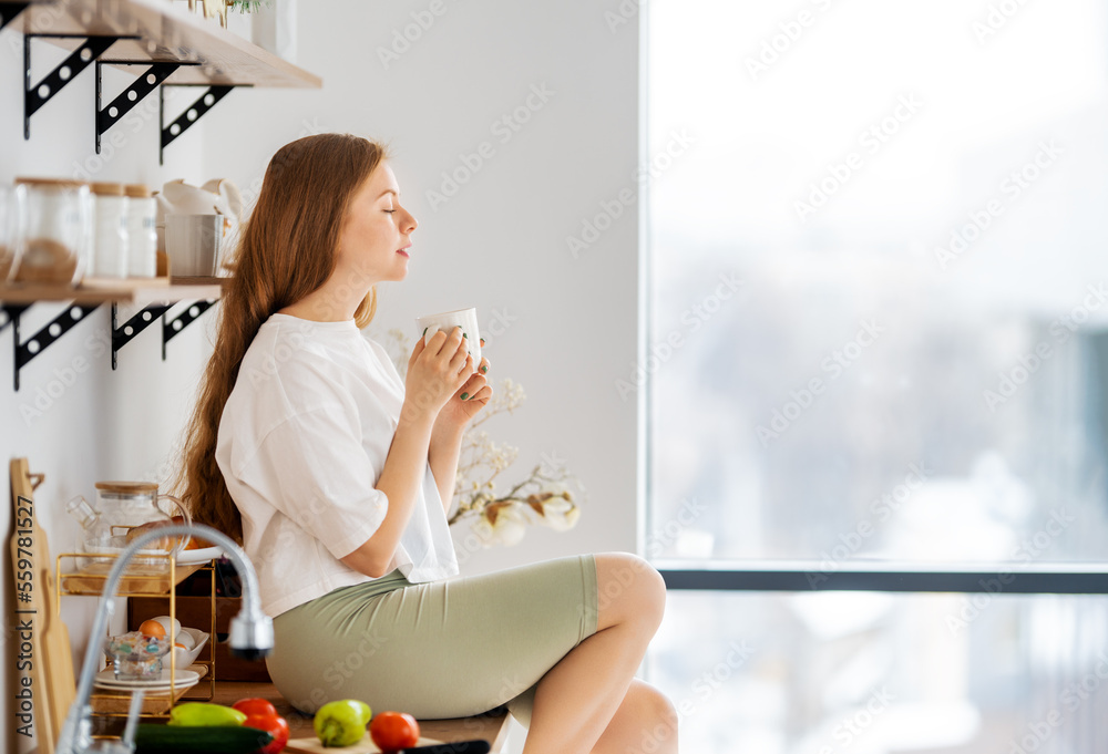 女人正在准备合适的饭菜