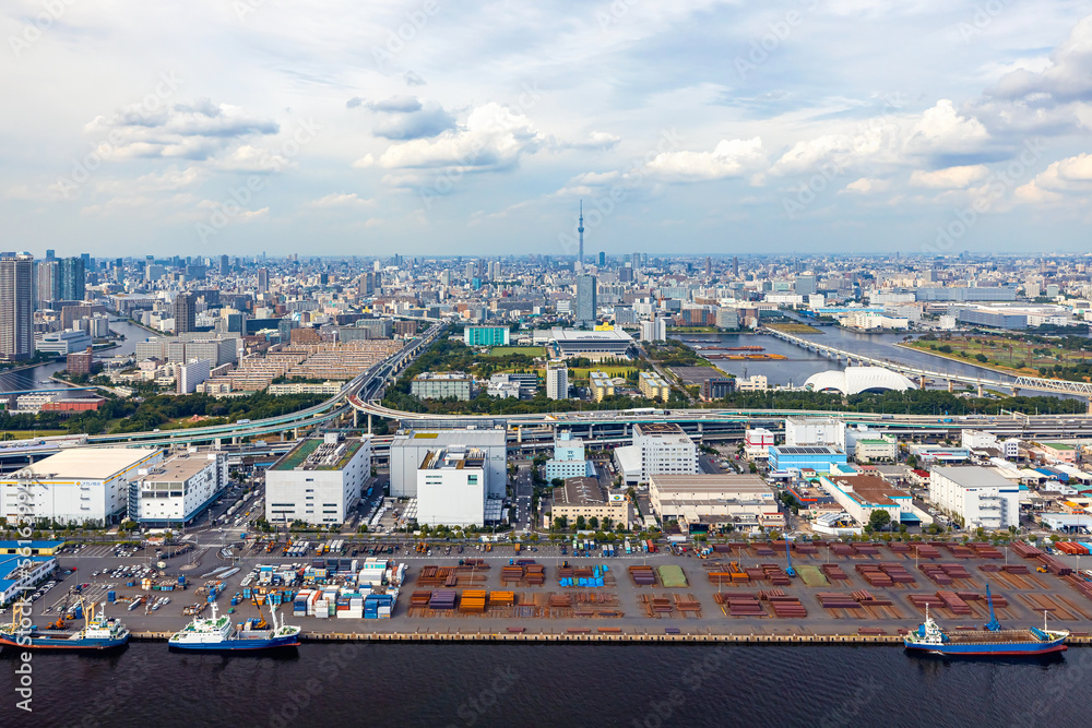 日本东京都港区台场港货运码头鸟瞰图