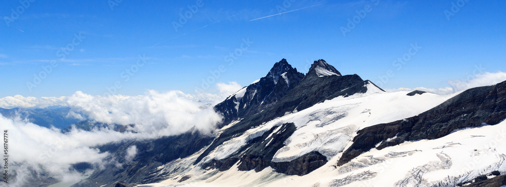 奥地利格洛克纳集团格罗斯格罗克纳山和冰川牧场全景