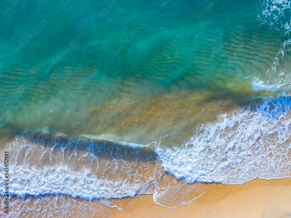 海面鸟瞰图，海浪和水面纹理的鸟瞰图，绿松石海背景