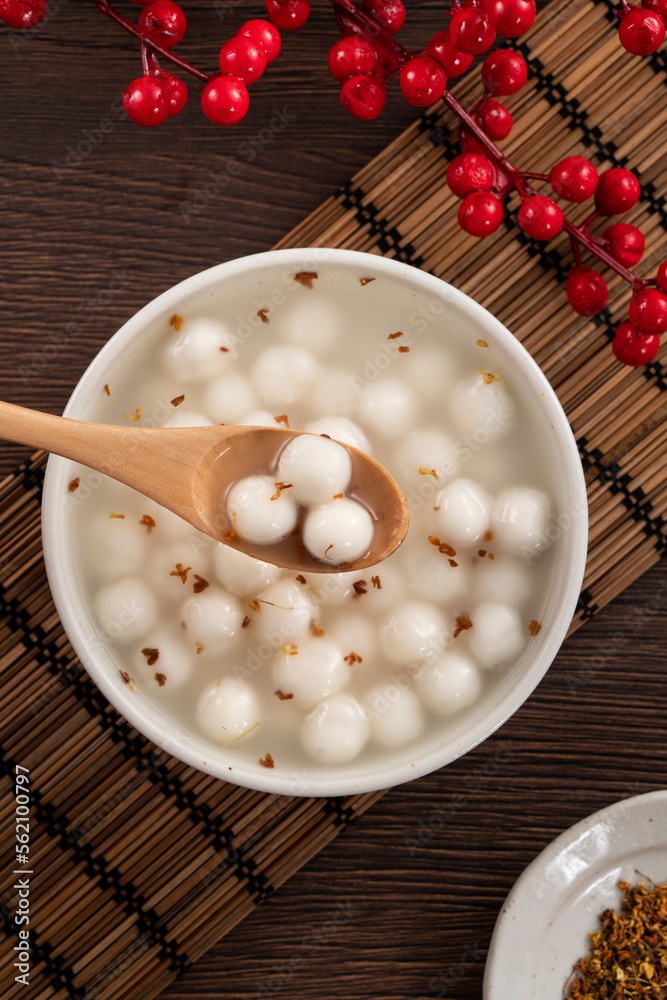 Little white tangyuan with sweet osmanthus honey and syrup soup.