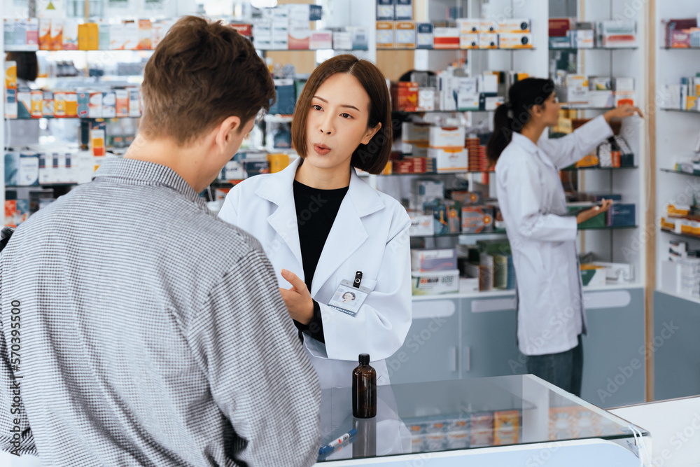 Professional pharmacist advise or explain property of qualified medical product to customer in pharm