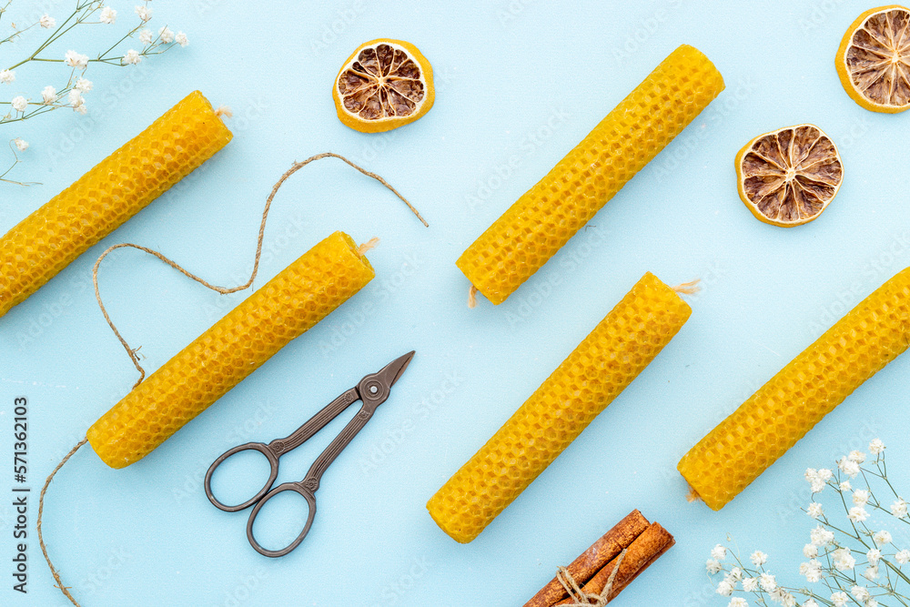 Process of making honey aroma beeswax candles with honeycombs, top view