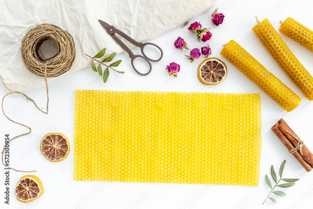 Process of making honey aroma beeswax candles with honeycombs, top view