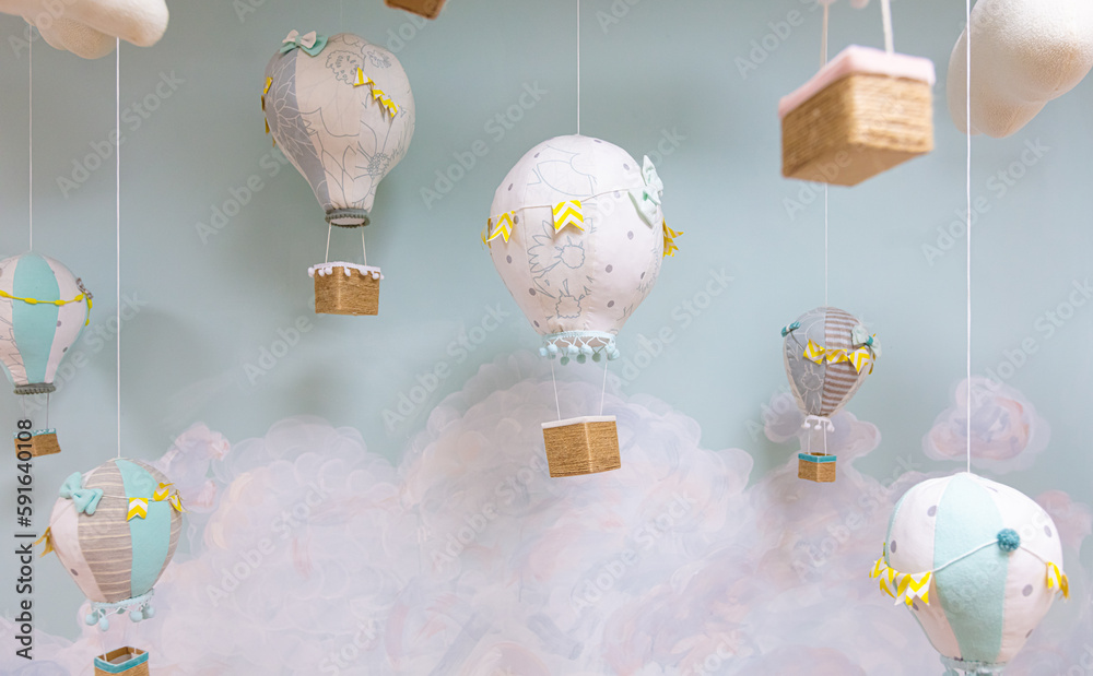 handmade air baloons and clouds decoration