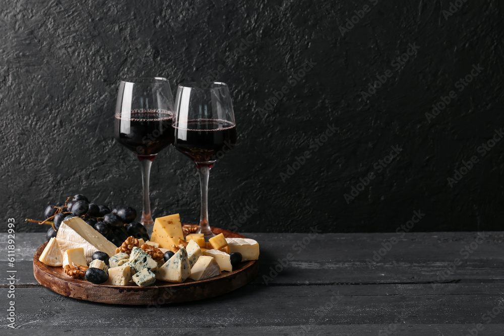 Pieces of tasty cheese and glasses with wine on table