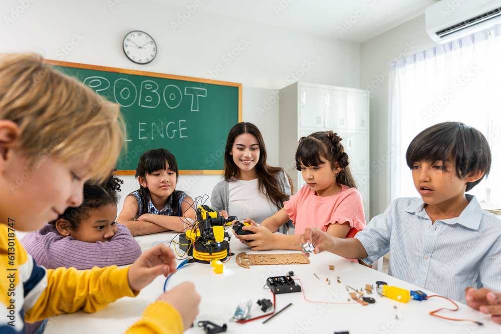 Caucasian woman teacher teaching a lesson to kids at elementary school. 