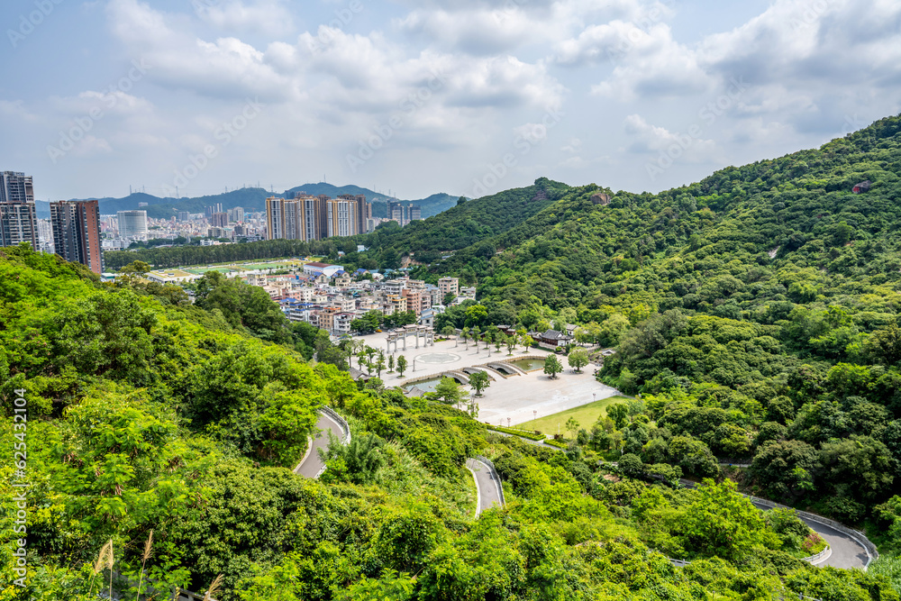 Shenzhen Yangtaishan Forest Park Plaza