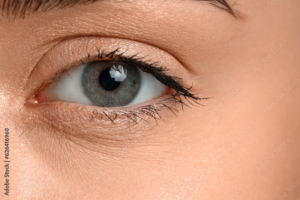 Young woman with green eyes, closeup